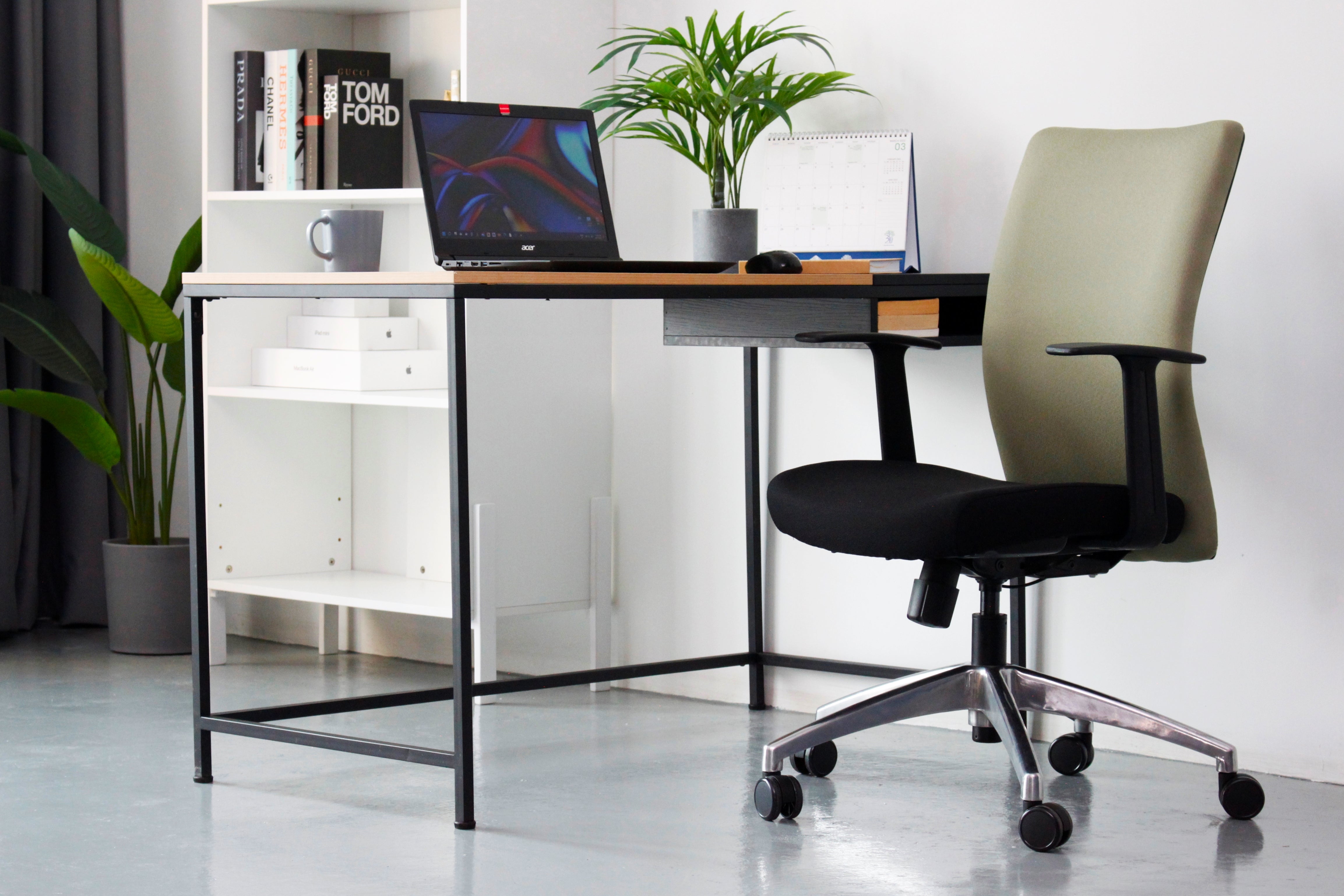 GARIS Task Chair Full Spec Exhibit Sales at Seremban 2 Offline Store