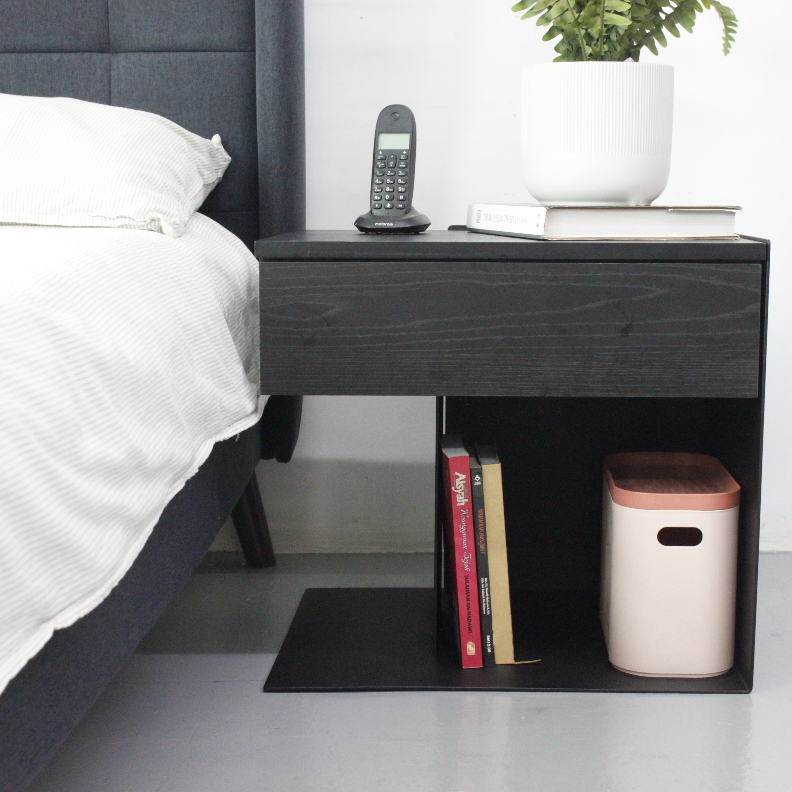 ESSIMETRI Side Table All Black V3.0 LEFT