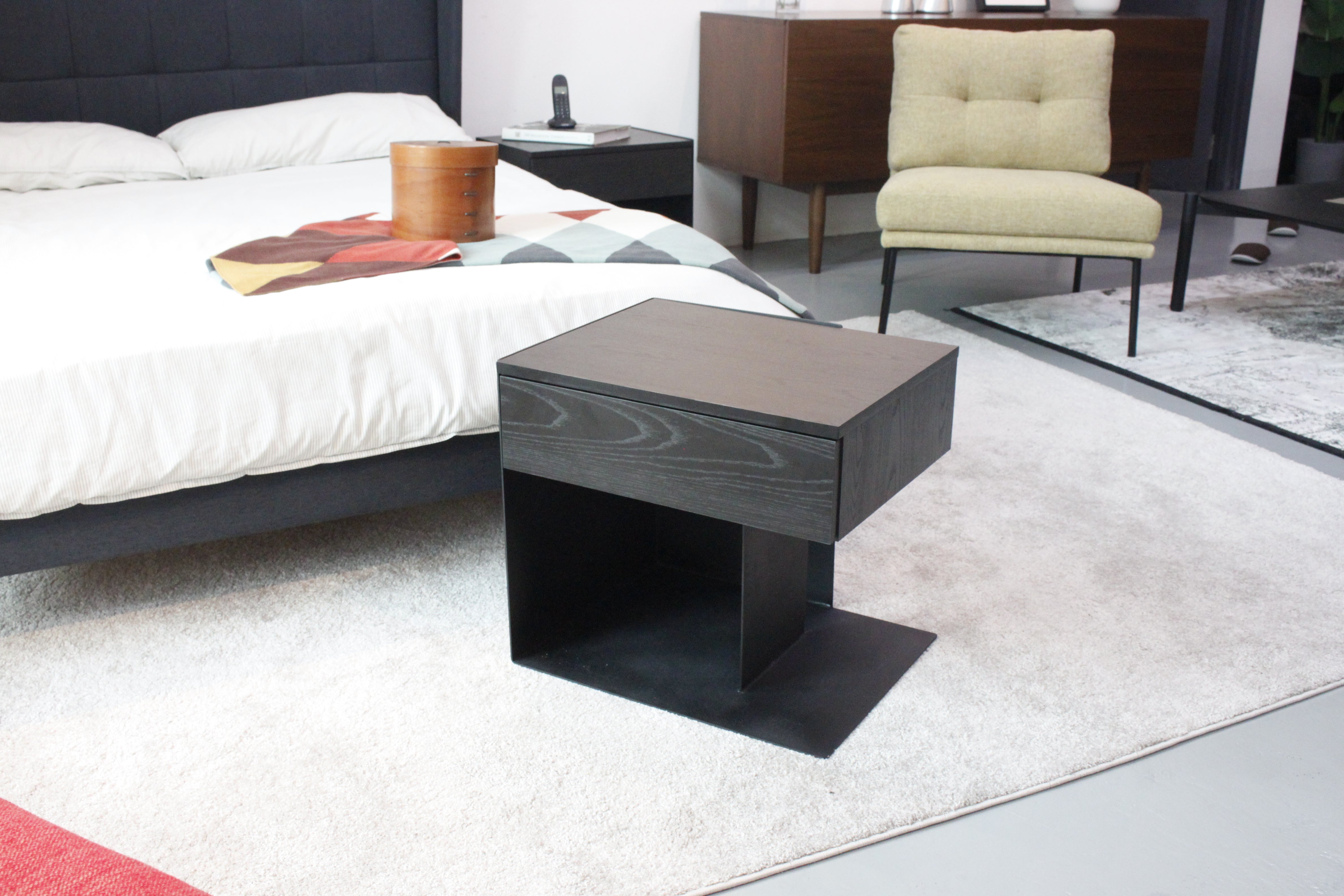 ESSIMETRI Side Table All Black V3.0 RIGHT